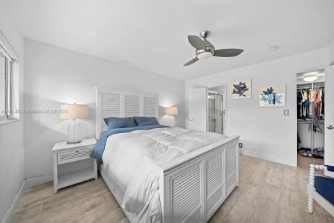 Condo in Hillsboro Beach, Florida, 2 bedrooms  № 1872705 - photo 16