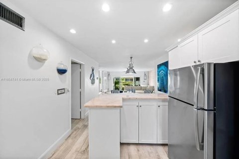 Condo in Hillsboro Beach, Florida, 2 bedrooms  № 1872705 - photo 4