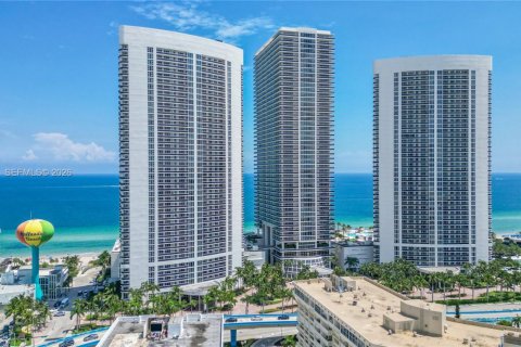 Condo à Hallandale Beach, Floride, 3 chambres  № 2145773