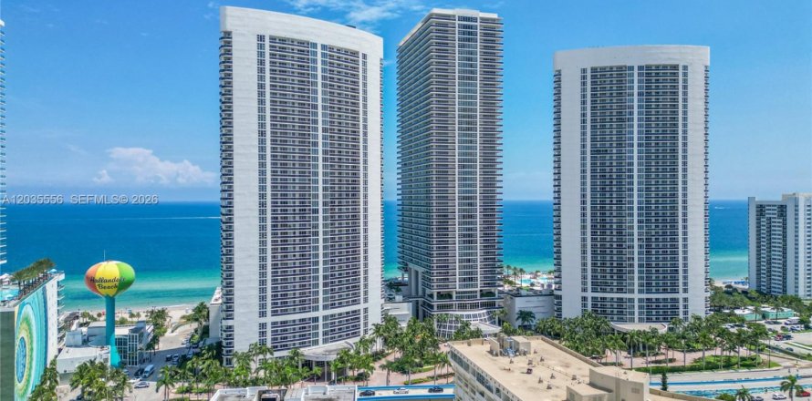 Condo à Hallandale Beach, Floride, 3 chambres  № 2145773