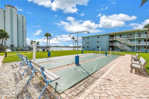 Condominio en venta en Saint Pete Beach, Florida, 2 dormitorios, 124.02 m2 № 2391021 - foto 30