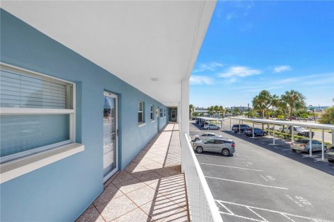 Condominio en venta en Saint Pete Beach, Florida, 2 dormitorios, 124.02 m2 № 2391021 - foto 2