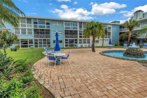 Condo in Saint Pete Beach, Florida, 2 bedrooms  № 2391021
