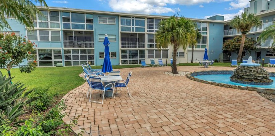 Condominio en Saint Pete Beach, Florida, 2 dormitorios  № 2391021