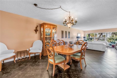 Condominio en venta en Saint Pete Beach, Florida, 2 dormitorios, 124.02 m2 № 2391021 - foto 16