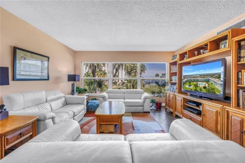 Condominio en venta en Saint Pete Beach, Florida, 2 dormitorios, 124.02 m2 № 2391021 - foto 9