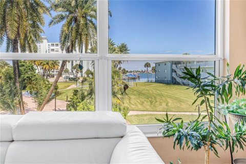 Condominio en venta en Saint Pete Beach, Florida, 2 dormitorios, 124.02 m2 № 2391021 - foto 25