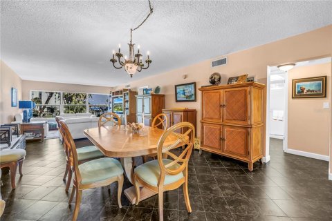Condominio en venta en Saint Pete Beach, Florida, 2 dormitorios, 124.02 m2 № 2391021 - foto 14