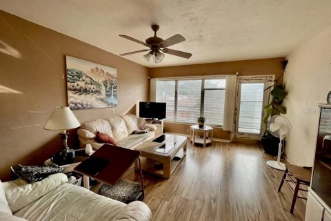 Condo in Kenneth City, Florida, 2 bedrooms № 2238904 - photo 3