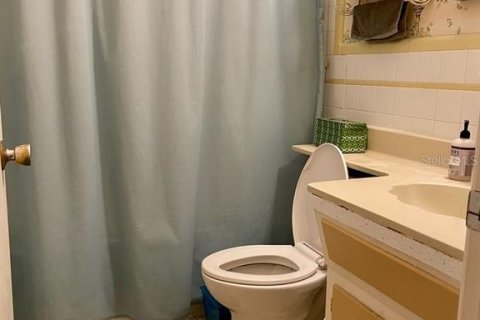 Condo in Kenneth City, Florida, 2 bedrooms № 2238904 - photo 8