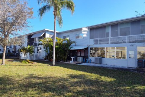 Condo in Kenneth City, Florida, 2 bedrooms № 2238904 - photo 19