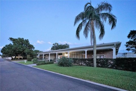 Condo in Kenneth City, Florida, 2 bedrooms № 2238904 - photo 20