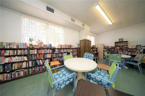 Condo in Kenneth City, Florida, 2 bedrooms № 2238904 - photo 24