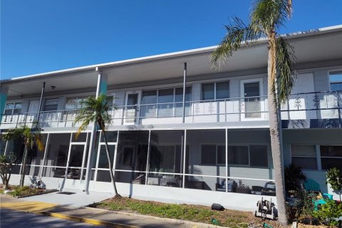 Condo in Kenneth City, Florida, 2 bedrooms № 2238904