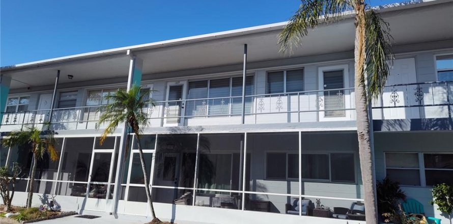 Condo in Kenneth City, Florida, 2 bedrooms № 2238904