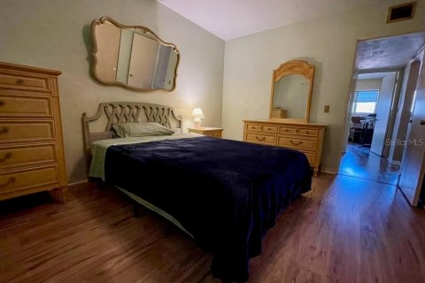 Condo in Kenneth City, Florida, 2 bedrooms № 2238904 - photo 7