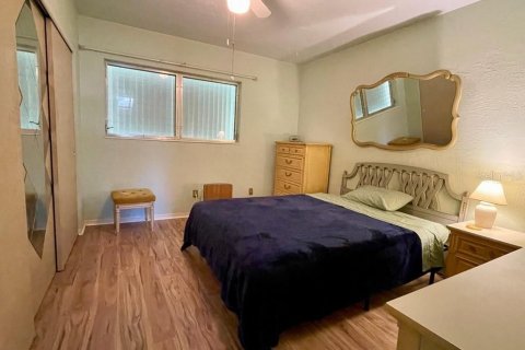 Condo in Kenneth City, Florida, 2 bedrooms № 2238904 - photo 6