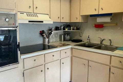 Condo in Kenneth City, Florida, 2 bedrooms № 2238904 - photo 13