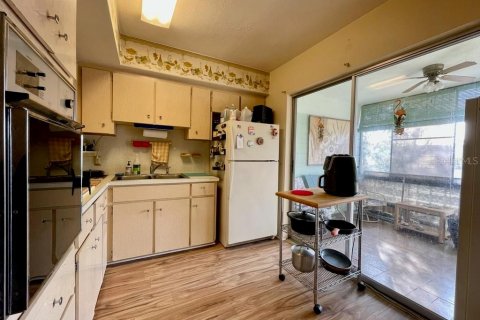Condo in Kenneth City, Florida, 2 bedrooms № 2238904 - photo 12