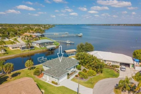 Casa en venta en Port Charlotte, Florida, 3 dormitorios, 163.42 m2 № 1675795 - foto 1