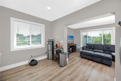 Condo in Clearwater, Florida, 2 bedrooms  № 2413511 - photo 11