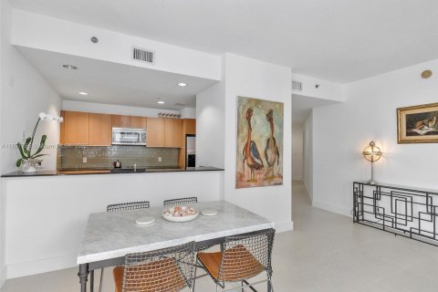 Condo in Miami, Florida, 2 bedrooms  № 1882319 - photo 10