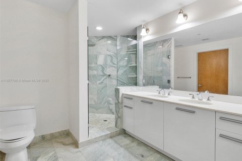 Condo in Miami, Florida, 2 bedrooms  № 1882319 - photo 24