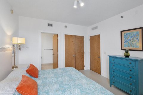 Condo in Miami, Florida, 2 bedrooms  № 1882319 - photo 16