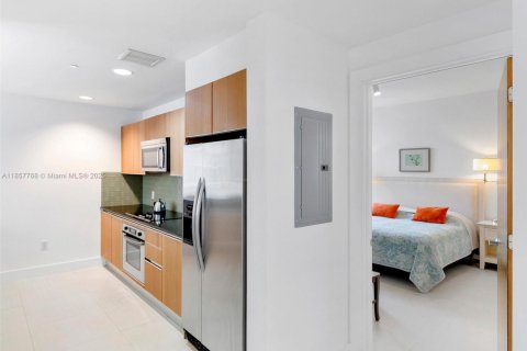 Condo in Miami, Florida, 2 bedrooms  № 1882319 - photo 14