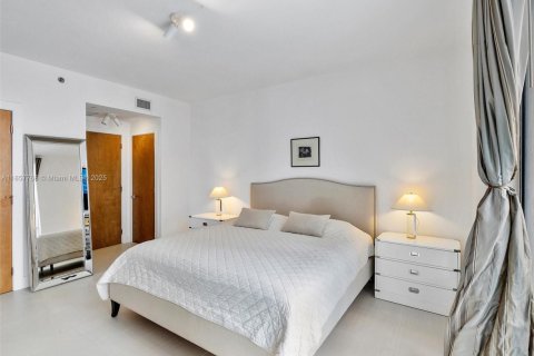 Condo in Miami, Florida, 2 bedrooms  № 1882319 - photo 21