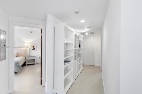 Condo in Miami, Florida, 2 bedrooms  № 1882319 - photo 18