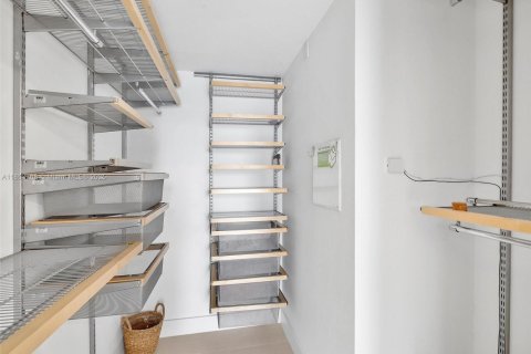 Condo in Miami, Florida, 2 bedrooms  № 1882319 - photo 25