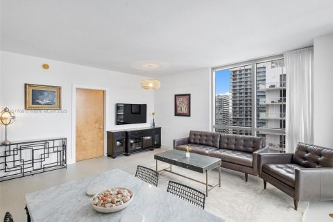 Condo in Miami, Florida, 2 bedrooms  № 1882319 - photo 8