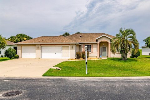 House in Ocala, Florida 3 bedrooms, 141.95 sq.m. № 1909215 - photo 1