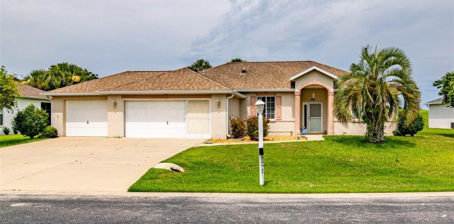 House in Ocala, Florida 3 bedrooms, 141.95 sq.m. № 1909215