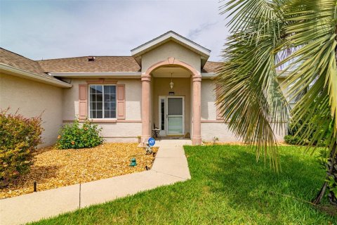 House in Ocala, Florida 3 bedrooms, 141.95 sq.m. № 1909215 - photo 2