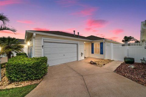 House in The Villages, Florida 2 bedrooms, 123.28 sq.m. № 2231391