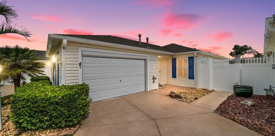 House in The Villages, Florida 2 bedrooms, 123.28 sq.m. № 2231391