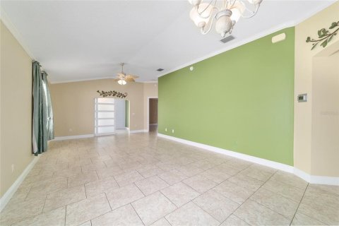 House in The Villages, Florida 2 bedrooms, 123.28 sq.m. № 2231391 - photo 10
