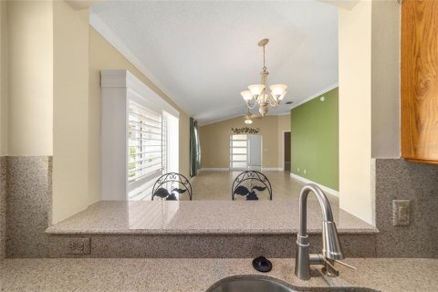 House in The Villages, Florida 2 bedrooms, 123.28 sq.m. № 2231391 - photo 13