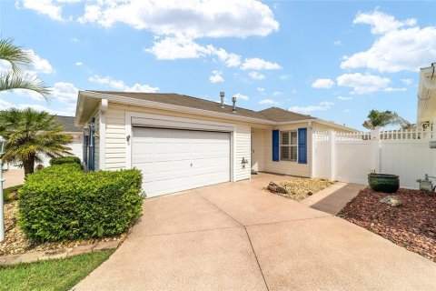 House in The Villages, Florida 2 bedrooms, 123.28 sq.m. № 2231391 - photo 5