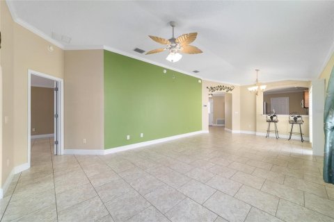 House in The Villages, Florida 2 bedrooms, 123.28 sq.m. № 2231391 - photo 12