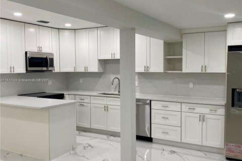 House in Fort Lauderdale, Florida 3 bedrooms, 122.26 sq.m. № 1935838 - photo 7