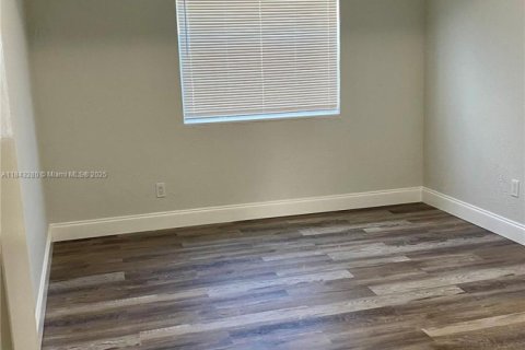 House in Fort Lauderdale, Florida 3 bedrooms, 122.26 sq.m. № 1935838 - photo 8