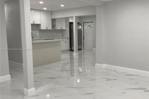 House in Fort Lauderdale, Florida 3 bedrooms, 122.26 sq.m. № 1935838 - photo 4