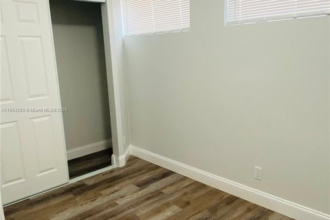 House in Fort Lauderdale, Florida 3 bedrooms, 122.26 sq.m. № 1935838 - photo 9