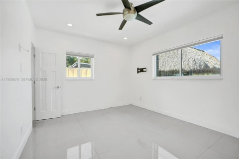 House in North Miami, Florida 3 bedrooms, 203.27 sq.m. № 2086889 - photo 28