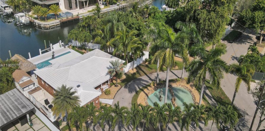 House in North Miami, Florida 3 bedrooms, 203.27 sq.m. № 2086889