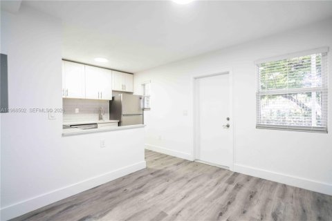 Apartment in Miami, Florida 1 bedroom, 46.92 sq.m. № 2029481 - photo 4