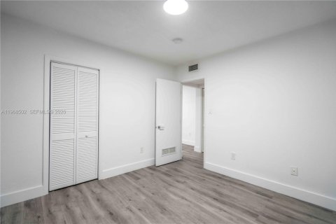 Apartment in Miami, Florida 1 bedroom, 46.92 sq.m. № 2029481 - photo 11